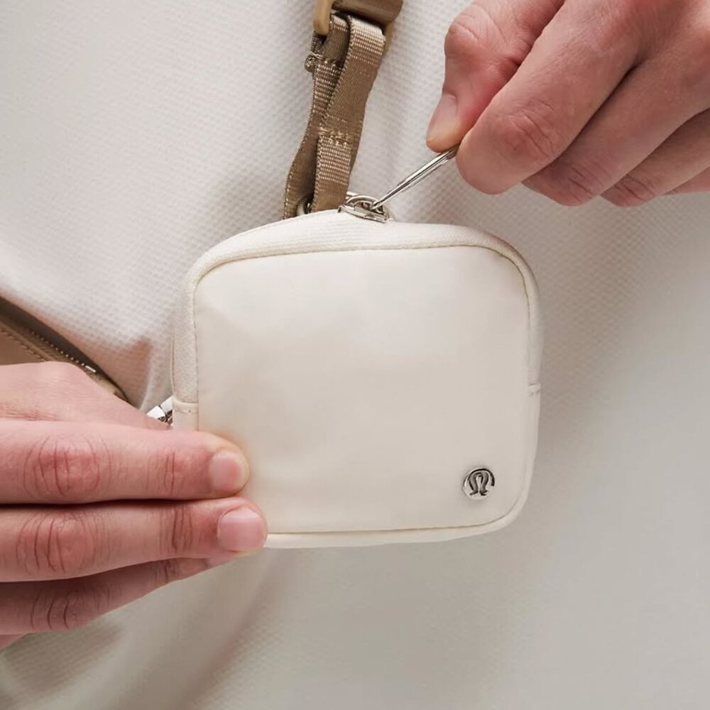 Lululemon Dual-Pouch Sling, BNWT - Picture 5 of 6